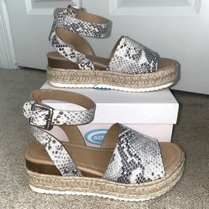 Soda Snakeskin Platform Espadrille Sandals Size 6